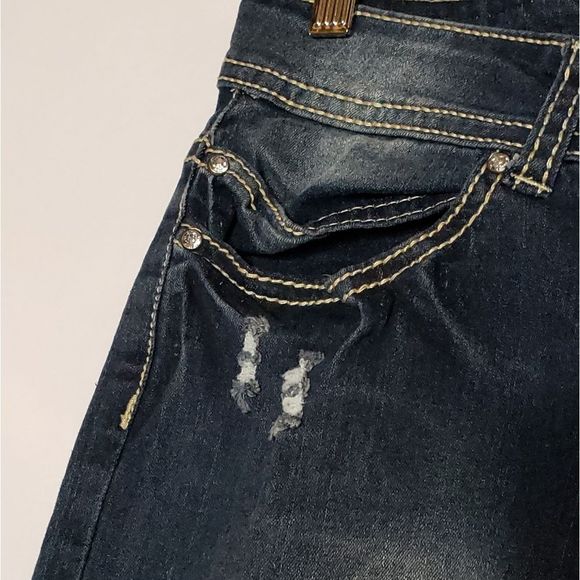 Red Rivot Distressed Capri Jeans 9 - Picture 4 of 6